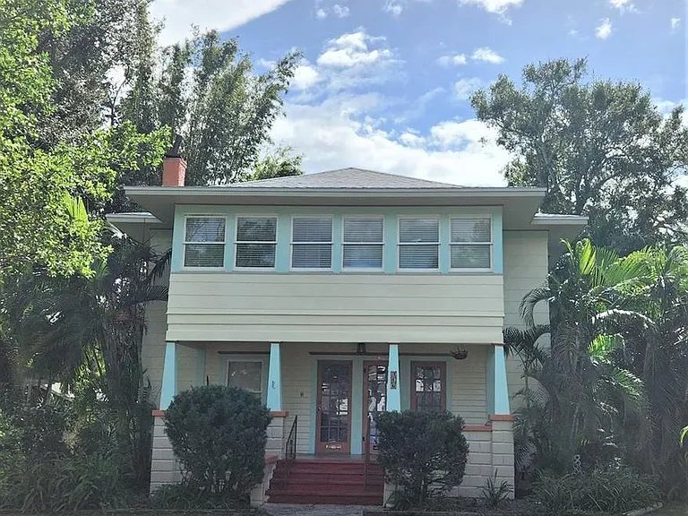 316 11th Ave NE — Photo 1