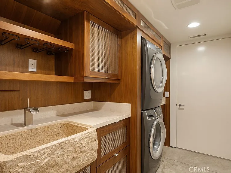 920 Skyline Dr — Photo 53