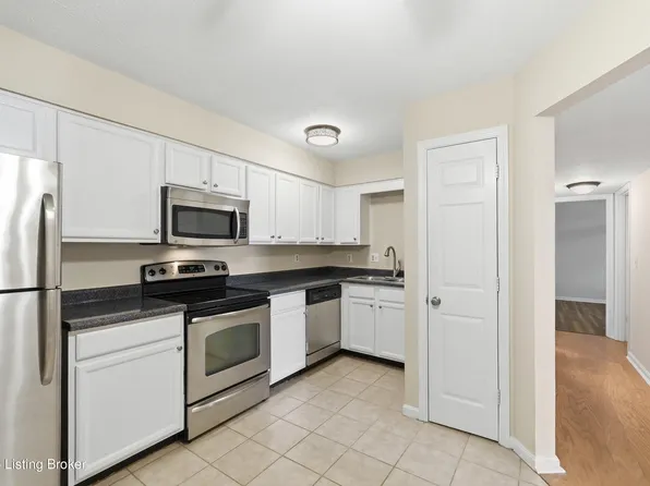 113 La Fontenay Ct, Louisville, KY 40223