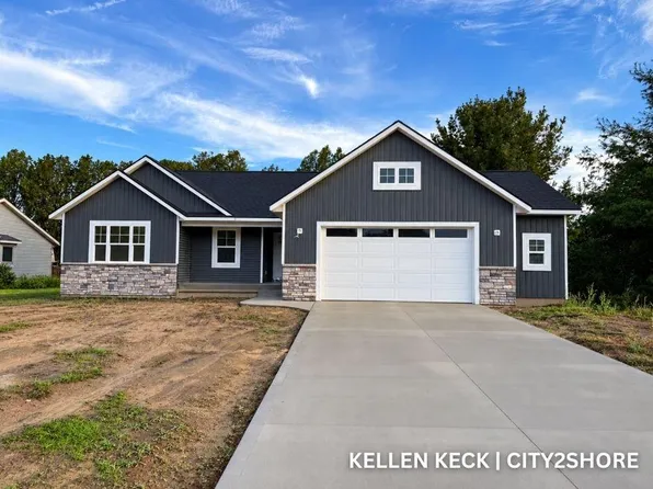 10351 Sara Mae Dr, Zeeland, MI 49464