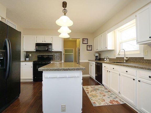 3rd image of 7046 Devon Dr