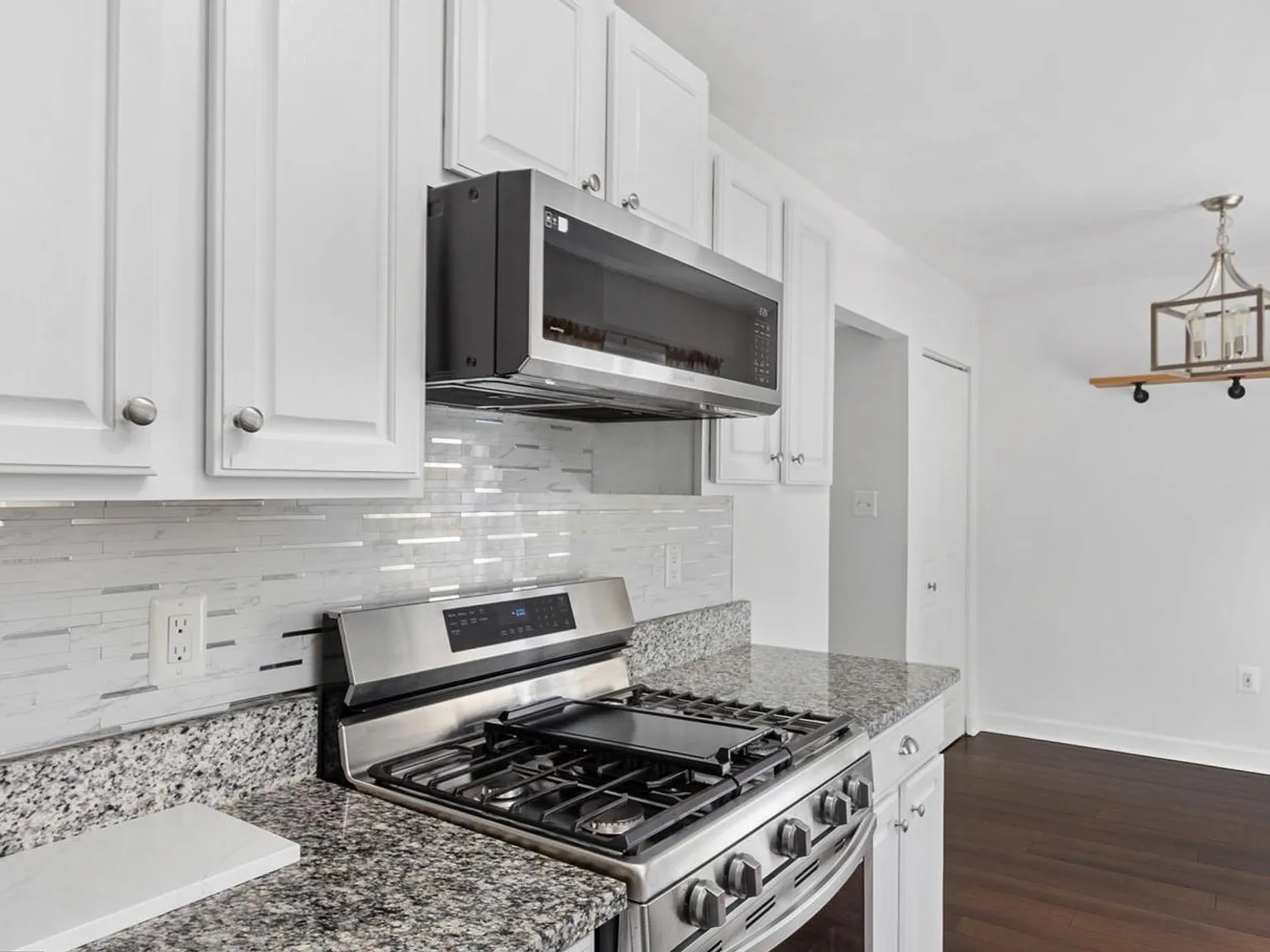 3 bed, 2040 sqft, $2,800 — Photo 2