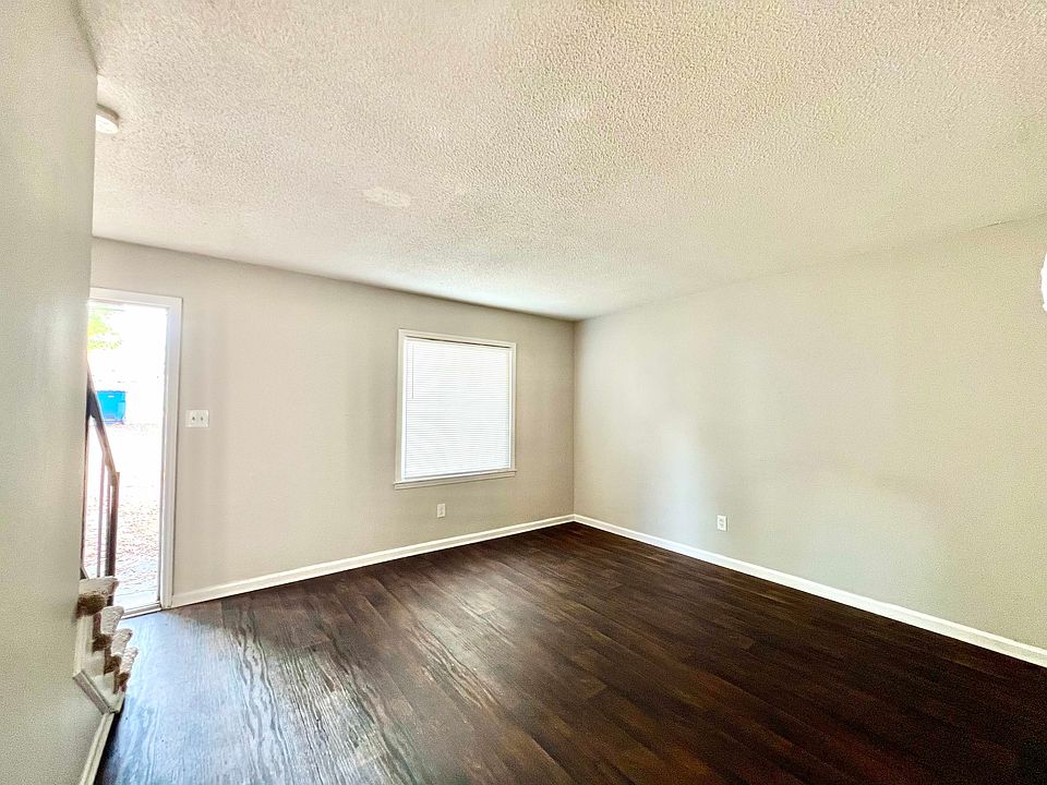 Spacious living room