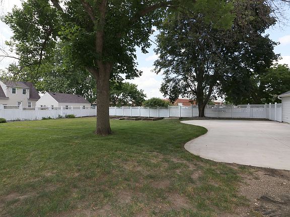 4th image of 1725 1st Ave E