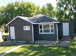 432 3rd St, Baltic, SD 57003