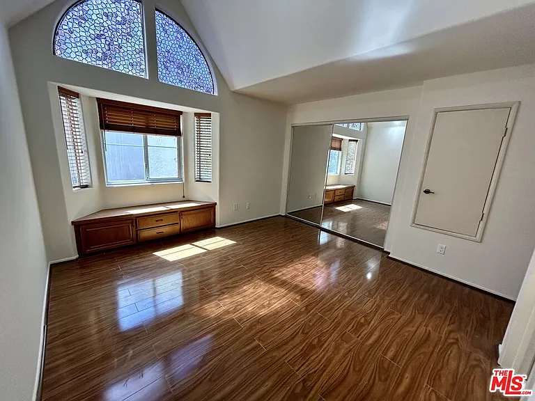 5145 Yarmouth Ave #25 — Photo 4