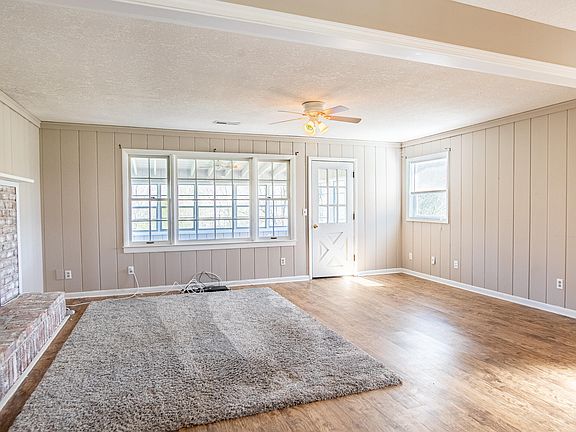 5th image of 4243 Cloverdale Rd