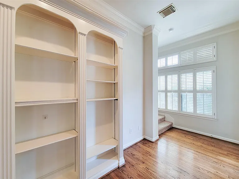 604 Reinerman St — Photo 23