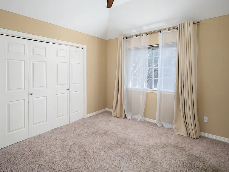 2700 Trophy Dr — Photo 9