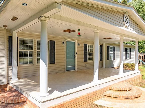 5th image of 150 Austin Ln