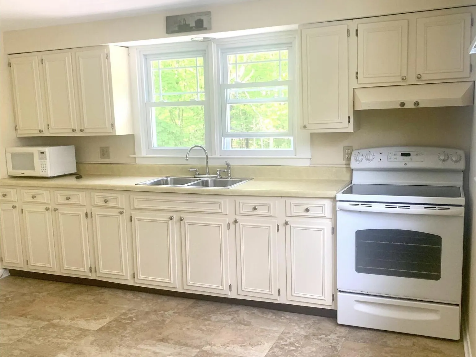 2 bed, 1.0 bath, 1100 sqft, $1,200 — Photo 2