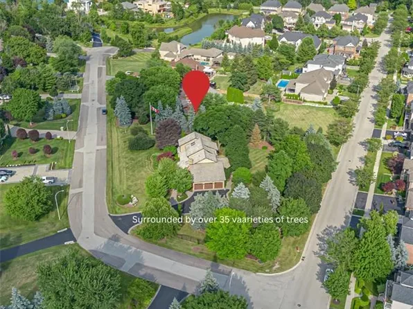 8 Lochside Dr, Hamilton, ON L8E 5T6