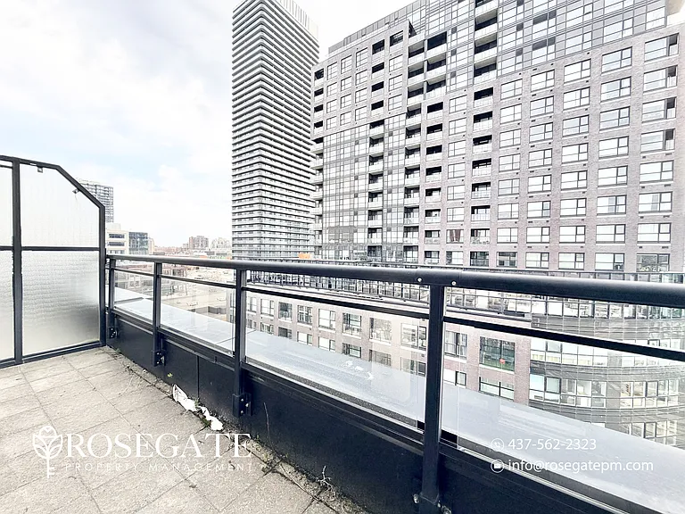 410 King St W #612 — Photo 11