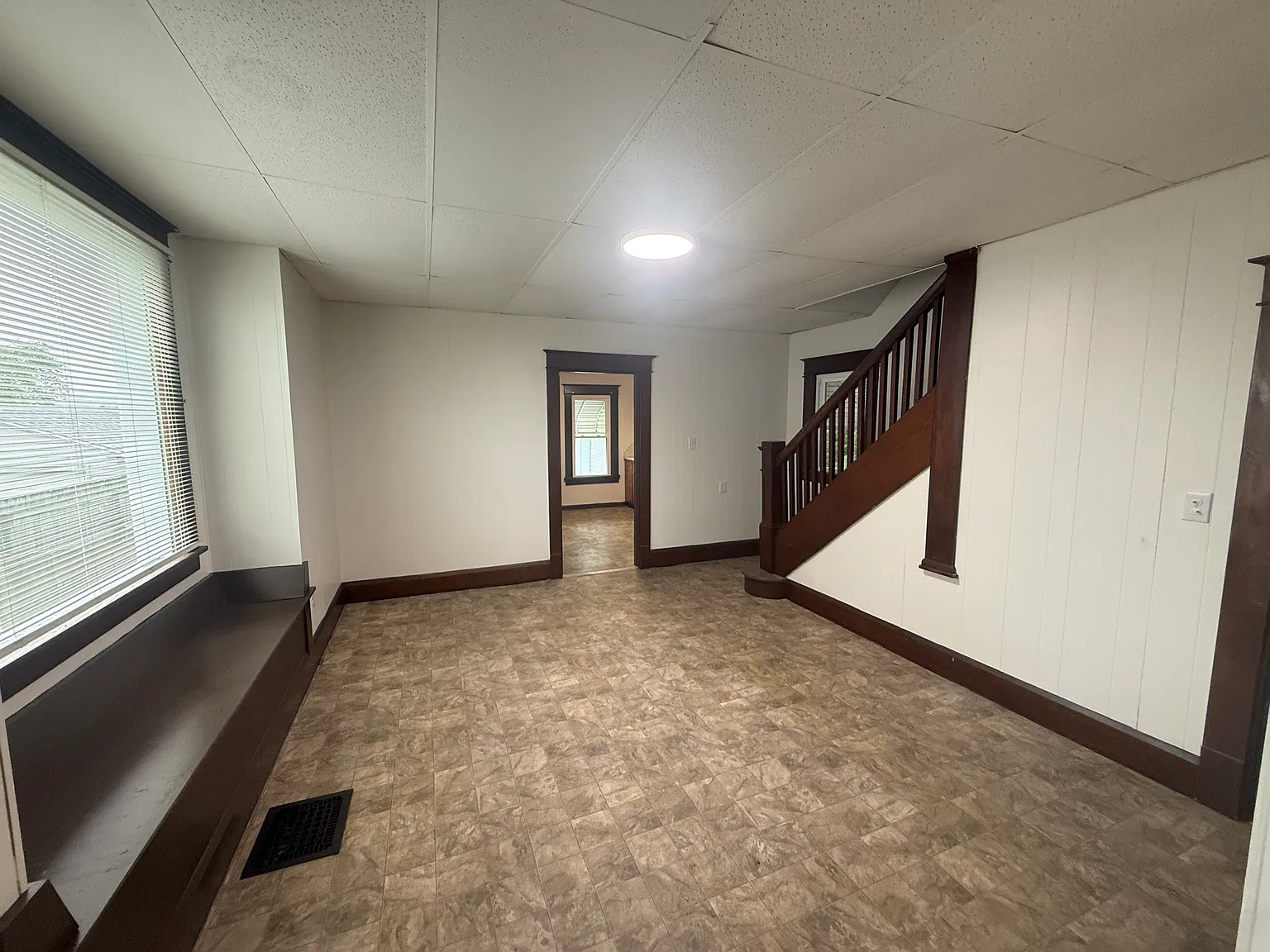 2 bed, 1024 sqft, $1,100 — Photo 2