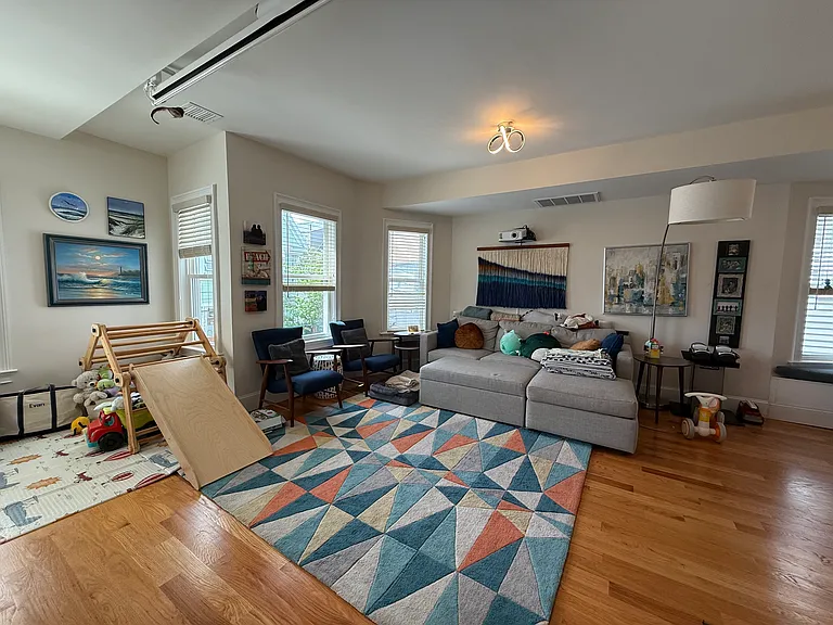 24 Shapley Ave #2 — Photo 12
