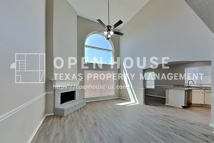 4 bed, 2.0 bath, 2249 sqft, $2,400 — Photo 4