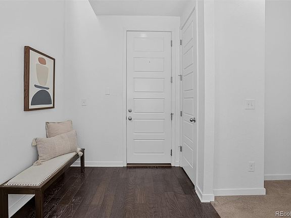3rd image of 530 E Hinsdale Avenue