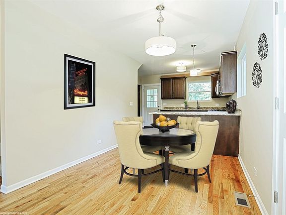 5th image of 202 S Mason St