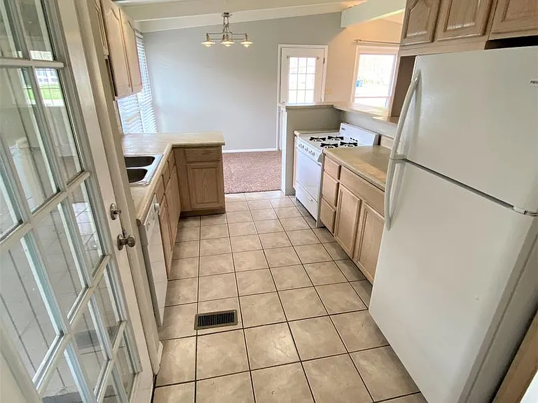 2443 Edgevale Rd — Photo 13