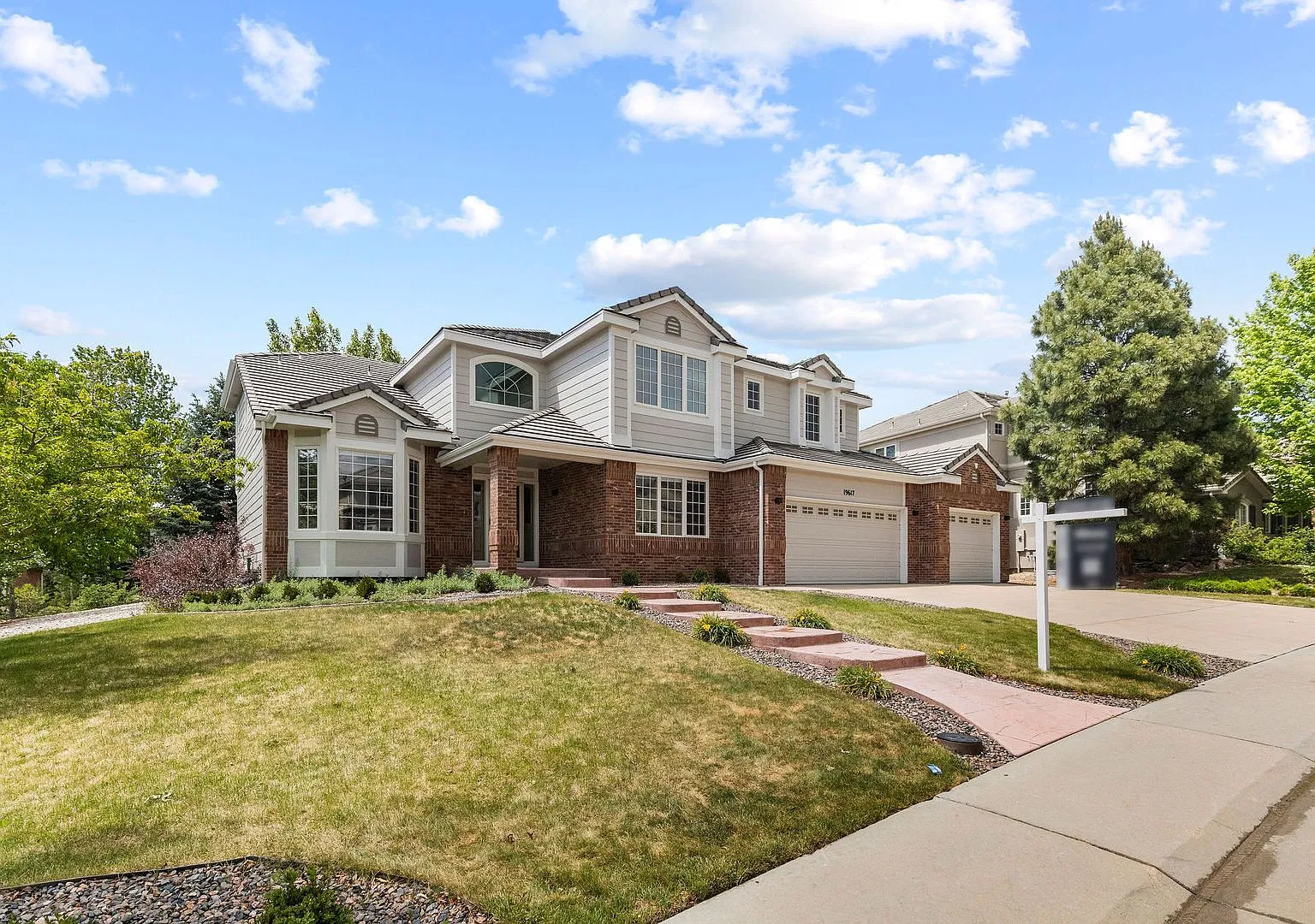 Available NOW - Amazing 5 bedroom 5 bathroom SFH in Tuscany South! — Photo 1