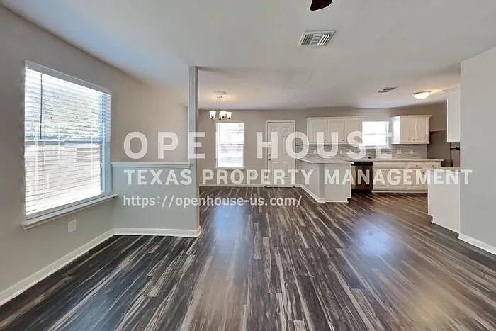 4 bed, 2.5 bath, 1890 sqft, $2,075 — Photo 4