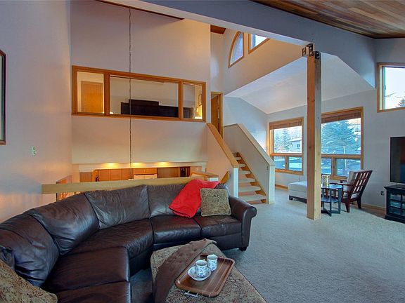 4th image of 1125 Redwoods Dr