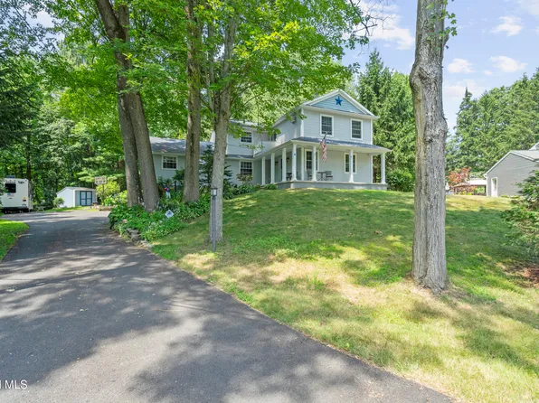 4 Yankee Court, Halfmoon, NY 12065
