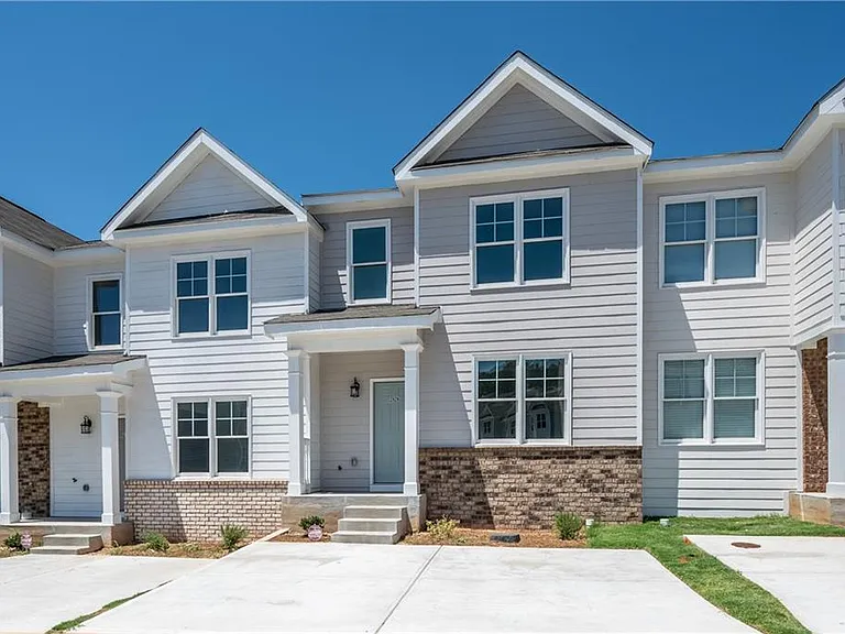 2826 Laurel Ridge Cir — Photo 1