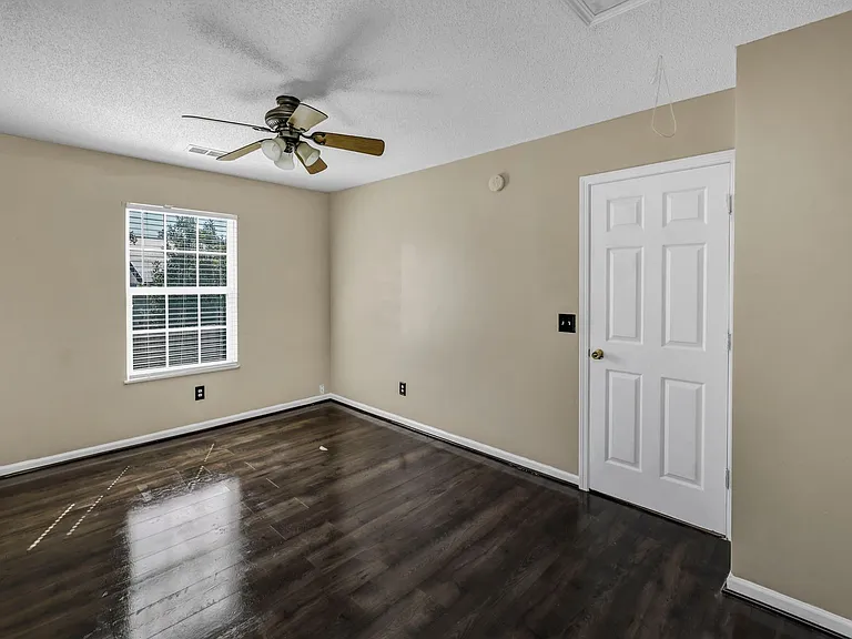 331 Woodcote Dr — Photo 18