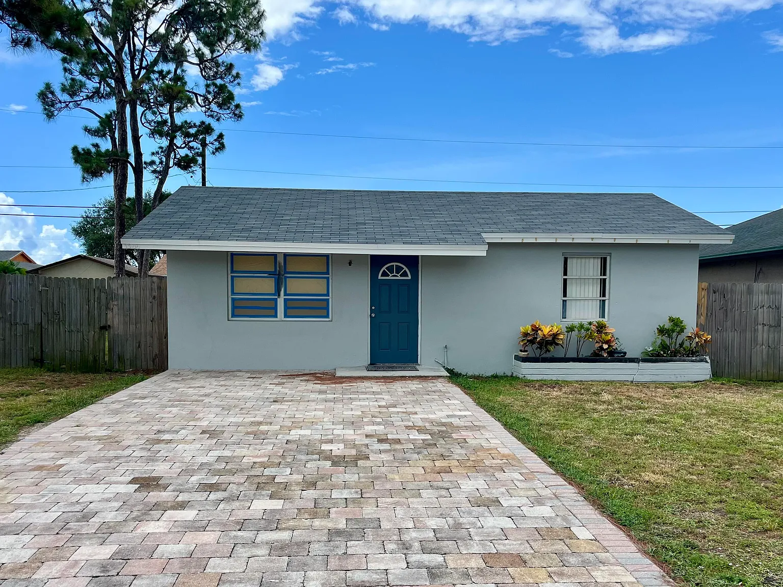3 bed, 1.0 bath, 836 sqft, $2,500 — Photo 2