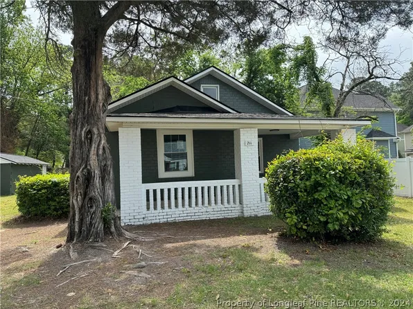 211 Pinecrest Dr, Fayetteville, NC 28305