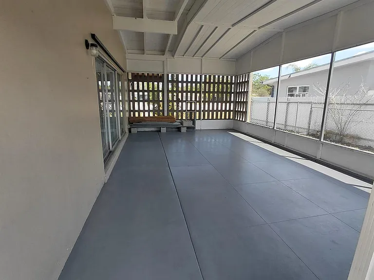 116 SE Prima Vista Blvd — Photo 2