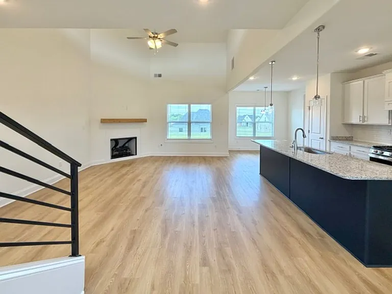 195 Hughetta St — Photo 2