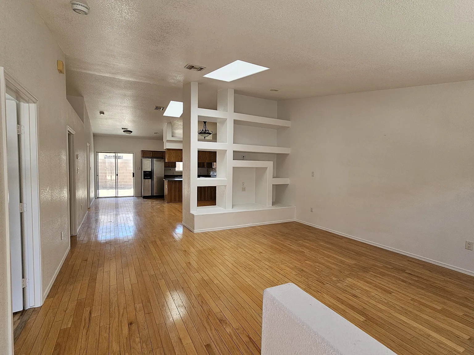 2 bed, 1200 sqft, $1,250 — Photo 2