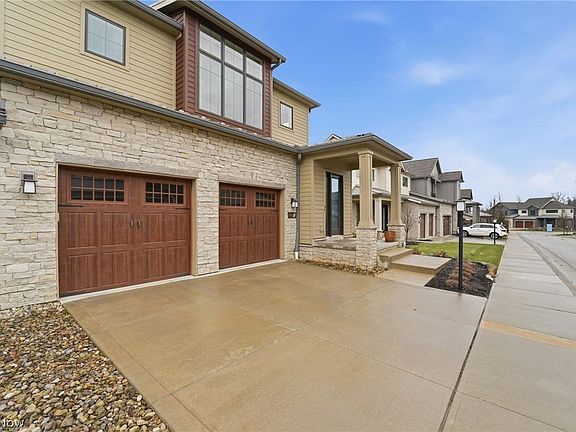 2nd image of 2440 Edgewood Trce