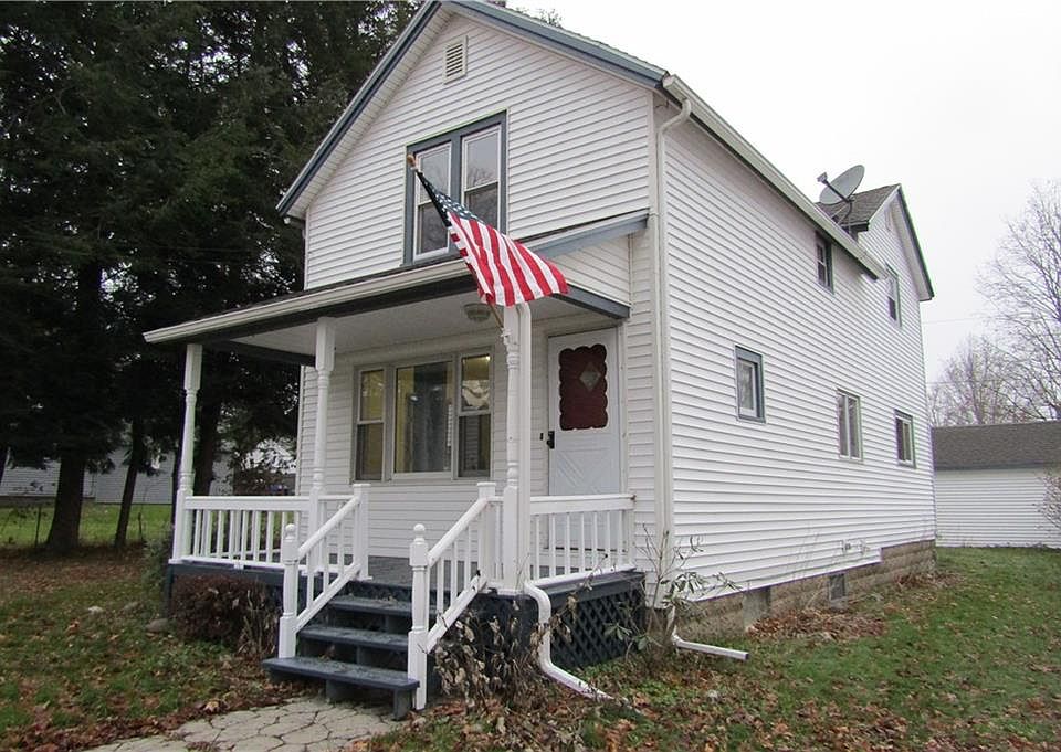 1st image of 11 E 3rd St