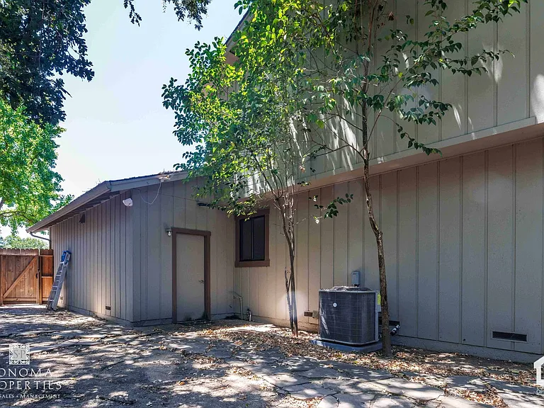 114 Melody Ct — Photo 48