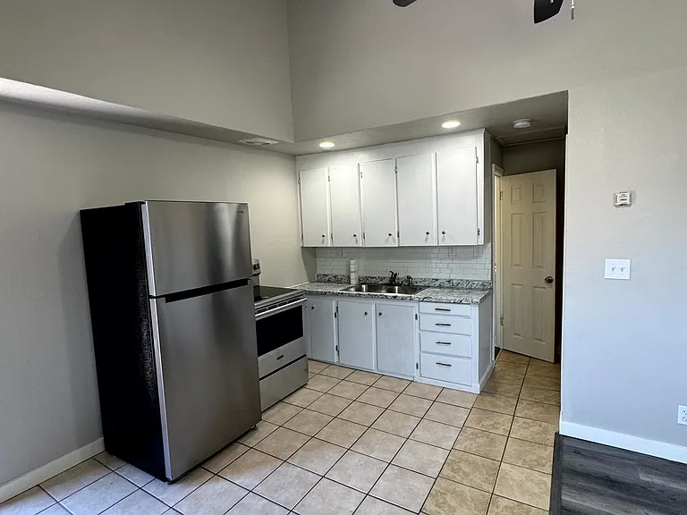 125 N Lincoln Ave #127 — Photo 3