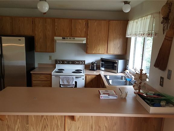 4th image of 16221 121st Ave E