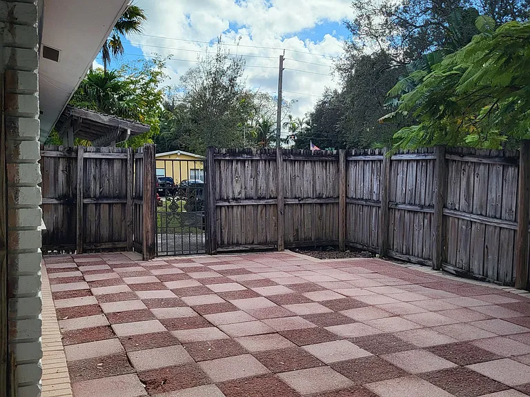 816 SW 14th Ave — Photo 10