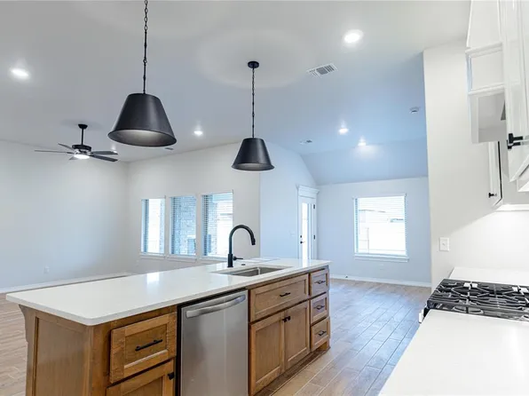 8121 NW 153rd St, Edmond, OK 73013