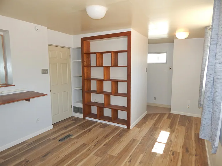 326 W 11th St — Photo 12