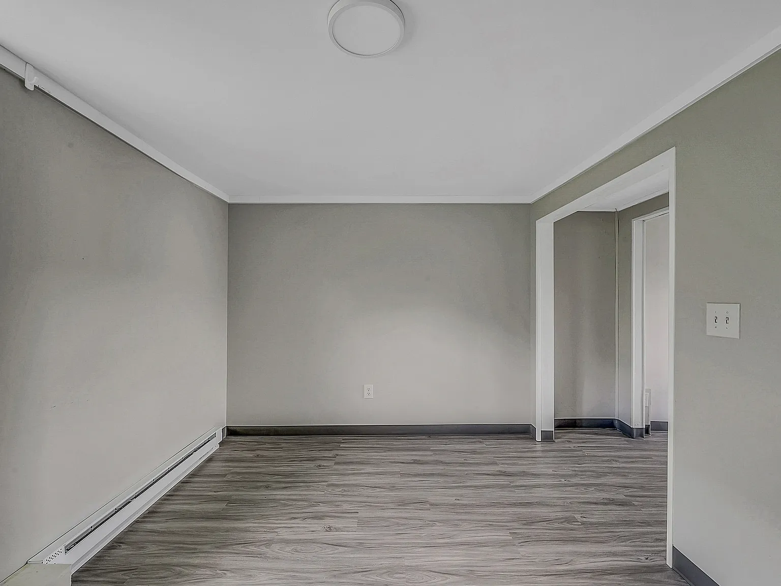 1 bed, 1000 sqft, $1,295 — Photo 3