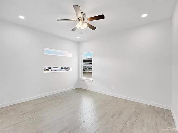 5th image of 1302 W Platinum Dr #1