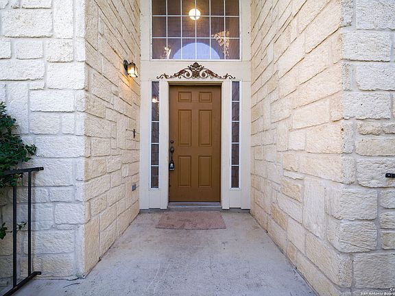 3rd image of 16950 DARIEN WING