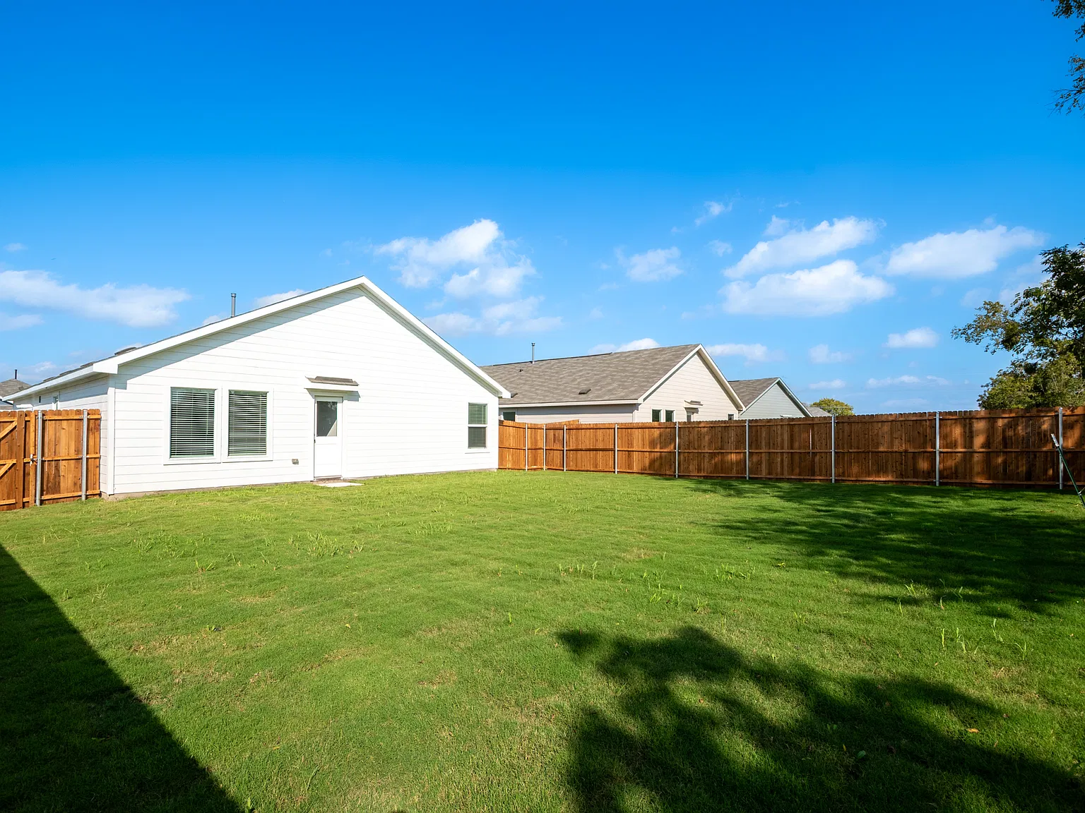 3 bed, 1474 sqft, $2,300 — Photo 3