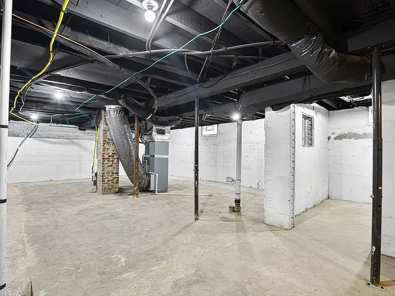 1518 Lawton Ave — Photo 16