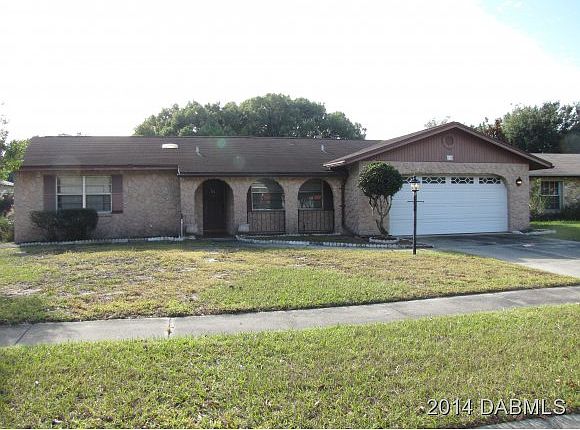 1st image of 10 Woodlake Dr