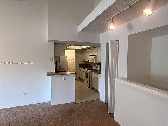 4th image of 1200 Crestwood Ct S APT 1208