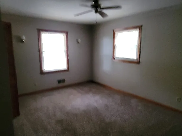 1806 Hawthorne Ave — Photo 11